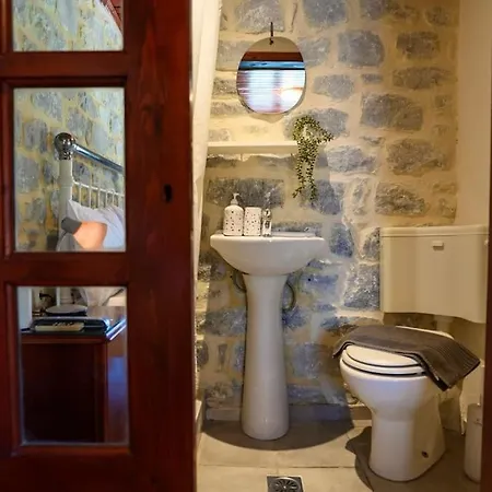 Panorama - Unique Beachfront Stone House In Alipa-mani