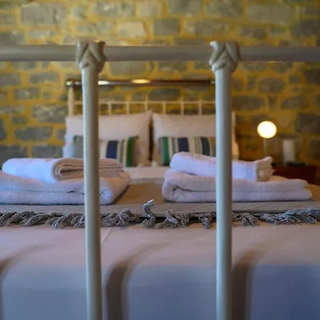 Panorama - Unique Beachfront Stone House In Alipa-mani בית נופש *