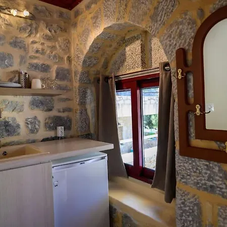 Tatil Evi Panorama - Unique Beachfront Stone House In Alipa-mani