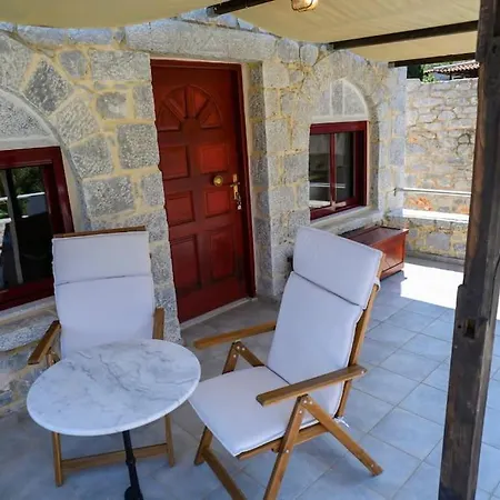 Panorama - Unique Beachfront Stone House In Alipa-mani Prázdninový dům