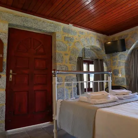 Prázdninový dům Panorama - Unique Beachfront Stone House In Alipa-mani