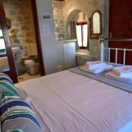 Panorama - Unique Beachfront Stone House In Alipa-mani