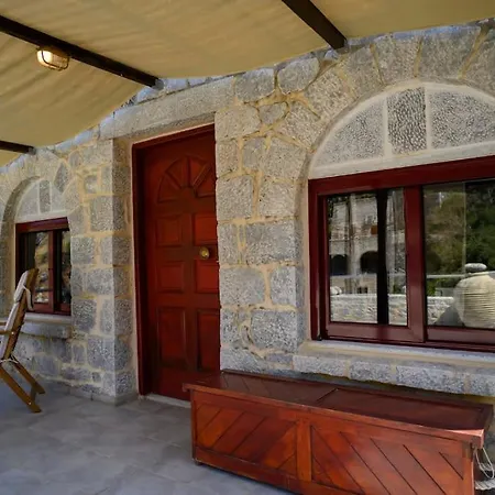 Panorama - Unique Beachfront Stone House In Alipa-mani בית נופש Khalkia