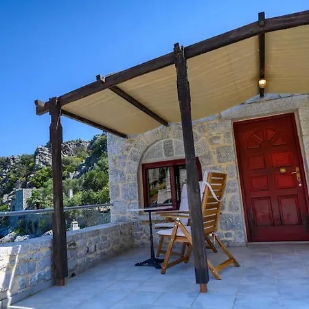 Panorama - Unique Beachfront Stone House In Alipa-mani בית נופש