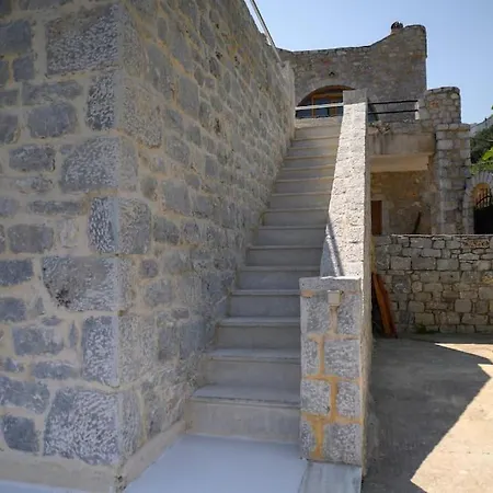 Tatil Evi Panorama - Unique Beachfront Stone House In Alipa-mani Khalkia