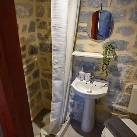 Panorama - Unique Beachfront Stone House In Alipa-mani בית נופש Khalkia