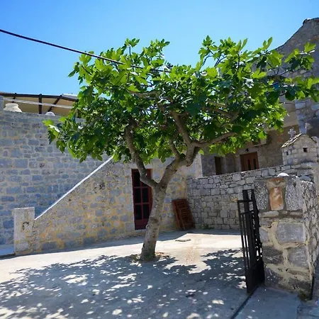 Panorama - Unique Beachfront Stone House In Alipa-mani Prázdninový dům