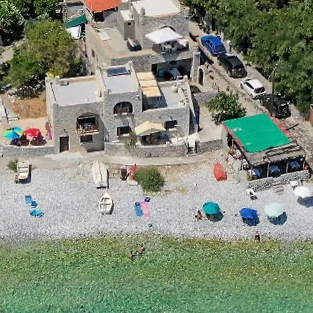 Tatil Evi Panorama - Unique Beachfront Stone House In Alipa-mani *