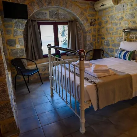 Panorama - Unique Beachfront Stone House In Alipa-mani Prázdninový dům *