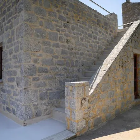 Prázdninový dům Panorama - Unique Beachfront Stone House In Alipa-mani