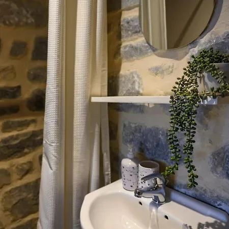 Panorama - Unique Beachfront Stone House In Alipa-mani בית נופש Khalkia