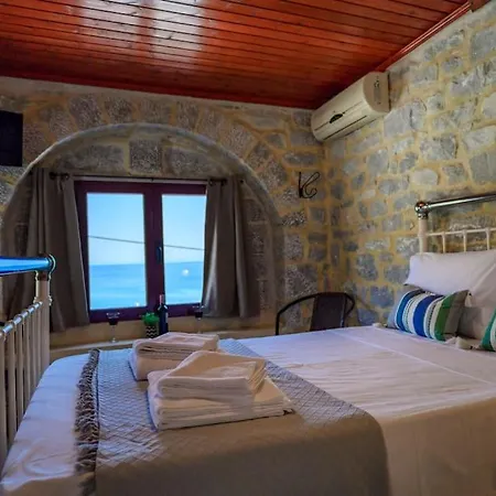 Panorama - Unique Beachfront Stone House In Alipa-mani Khalkia