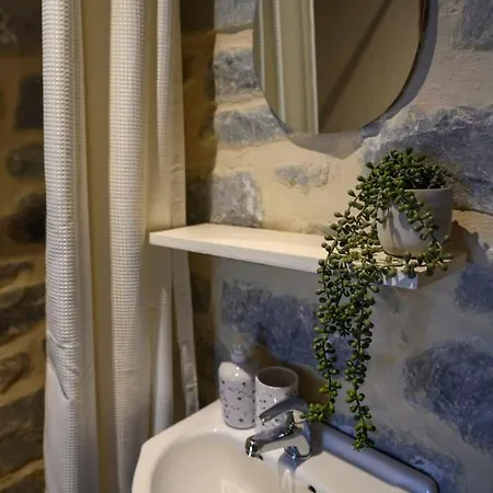 Tatil Evi Panorama - Unique Beachfront Stone House In Alipa-mani *