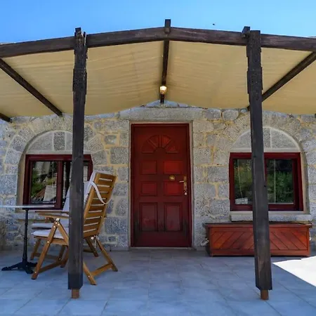 Panorama - Unique Beachfront Stone House In Alipa-mani בית נופש *