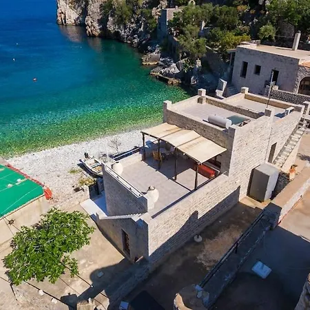 Panorama - Unique Beachfront Stone House In Alipa-mani Tatil Evi *