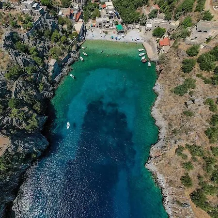 Prázdninový dům Panorama - Unique Beachfront Stone House In Alipa-mani