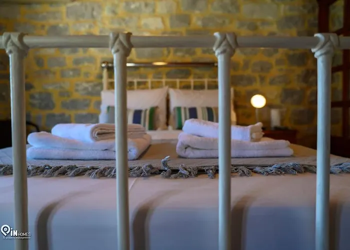 Panorama - Unique Beachfront Stone House In Alipa-mani Дом отдыха *