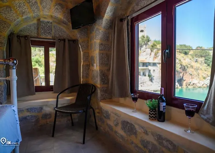 Panorama - Unique Beachfront Stone House In Alipa-mani בית נופש Khalkia
