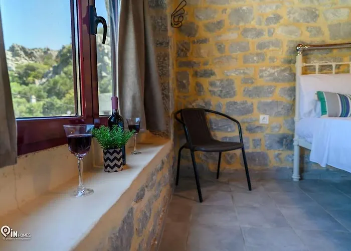 Panorama - Unique Beachfront Stone House In Alipa-mani בית נופש Khalkia