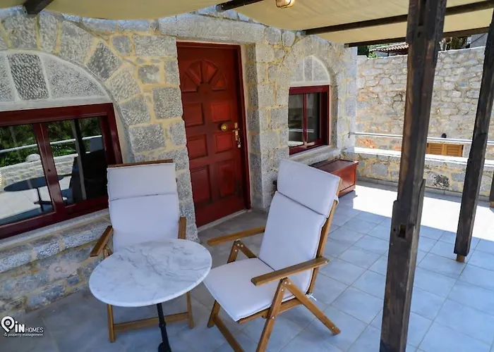 Panorama - Unique Beachfront Stone House In Alipa-mani Nyaraló