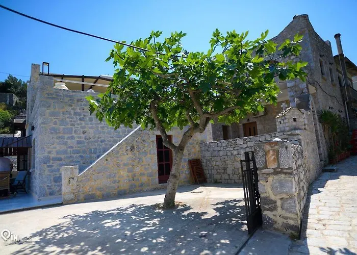 Panorama - Unique Beachfront Stone House In Alipa-mani בית נופש