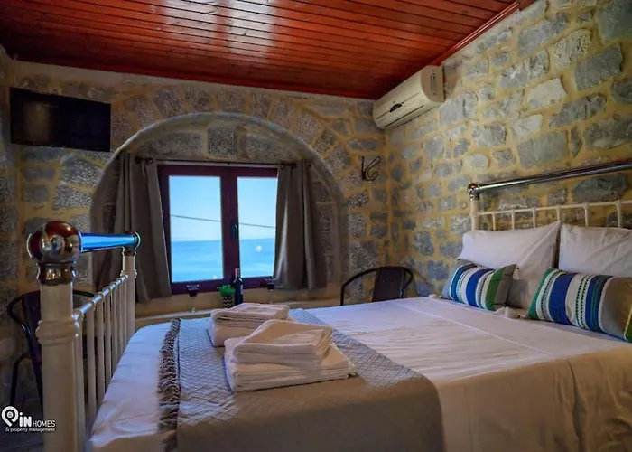 Panorama - Unique Beachfront Stone House In Alipa-mani Khalkia