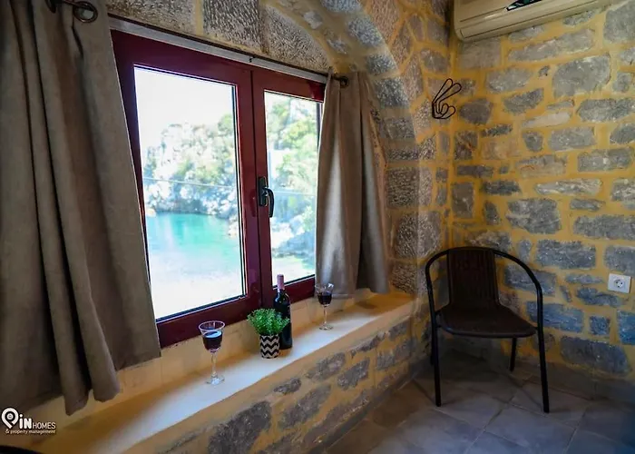 Panorama - Unique Beachfront Stone House In Alipa-mani בית נופש