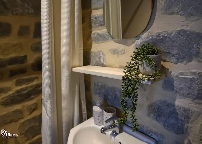 Nyaraló Panorama - Unique Beachfront Stone House In Alipa-mani *