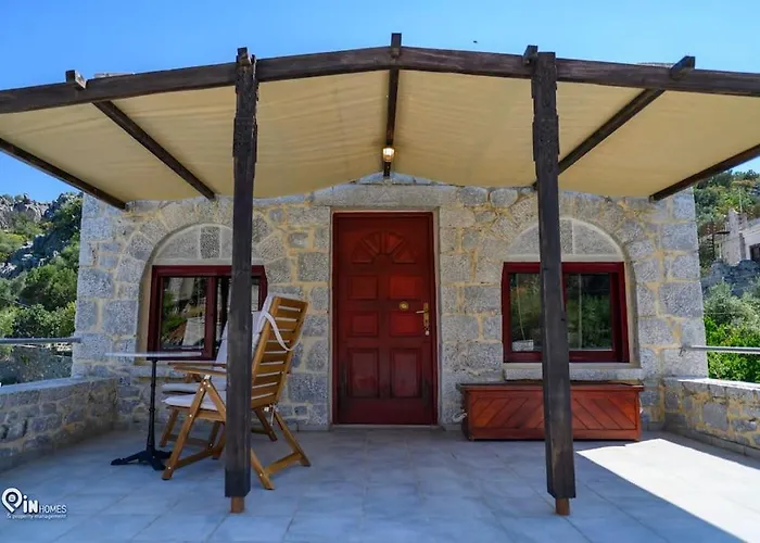 Panorama - Unique Beachfront Stone House In Alipa-mani בית נופש *
