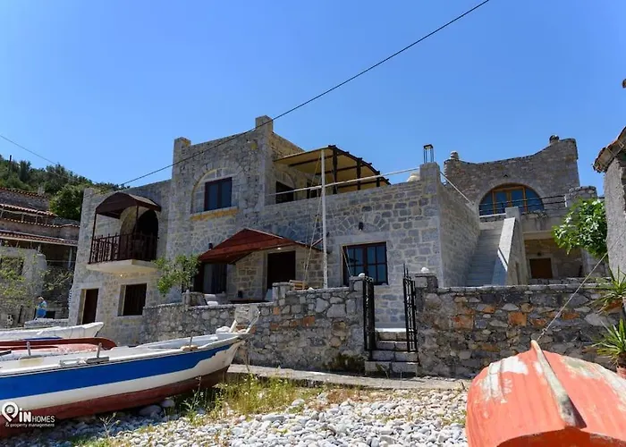 Panorama - Unique Beachfront Stone House In Alipa-mani *